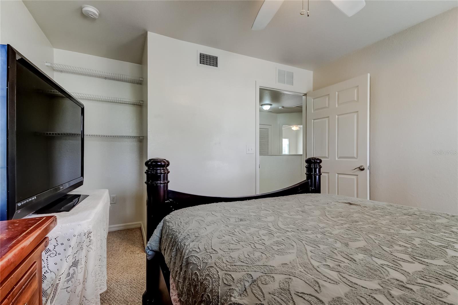 SHADY GROVE TWNHMS - Residential