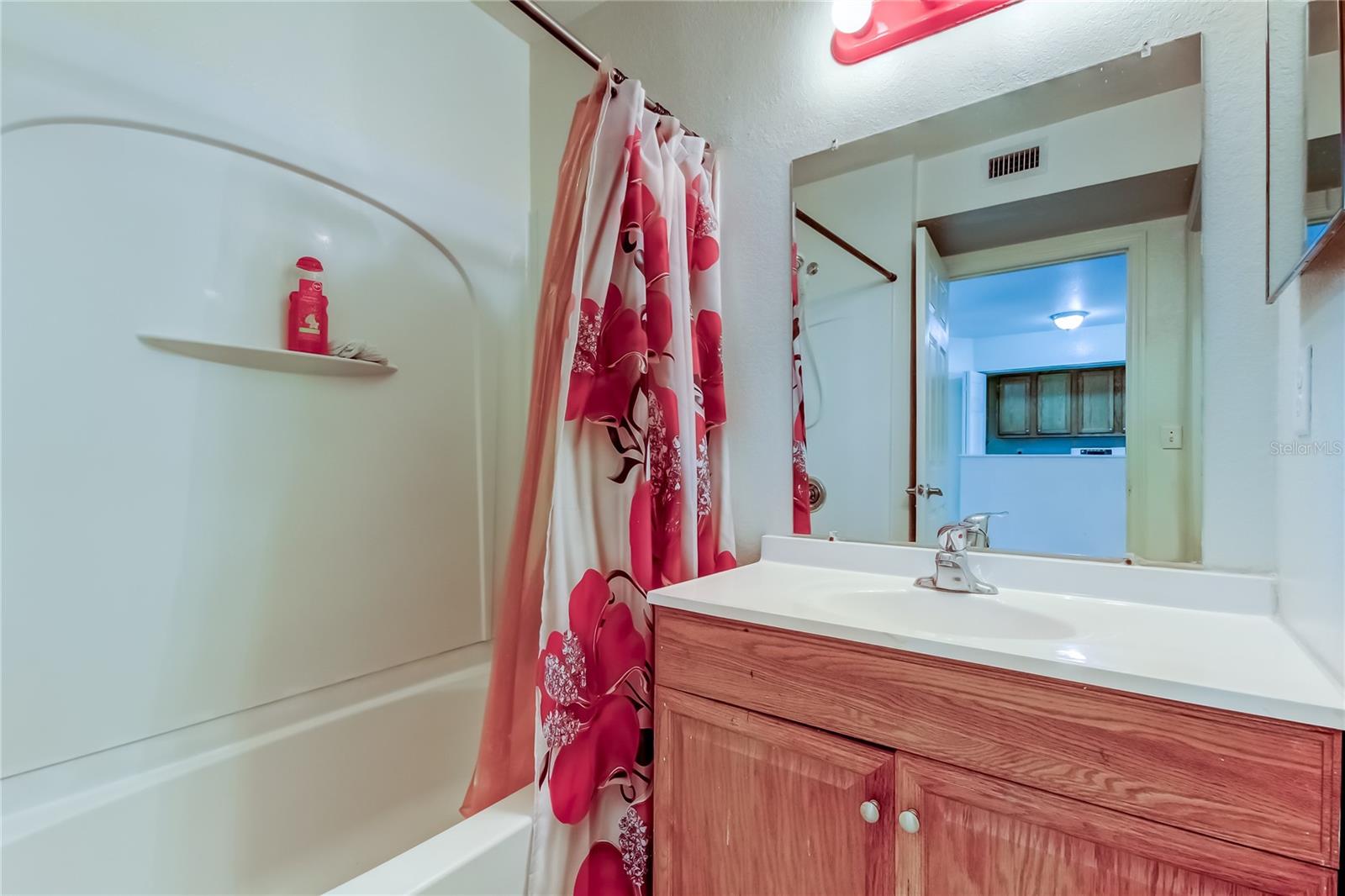 SHADY GROVE TWNHMS - Residential