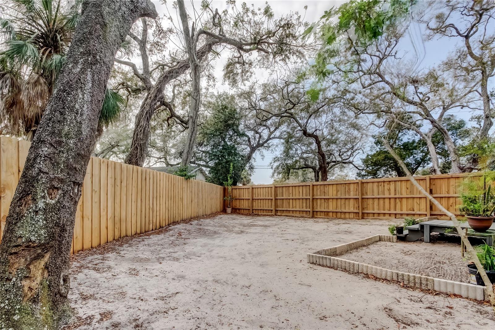 SHADY GROVE TWNHMS - Residential