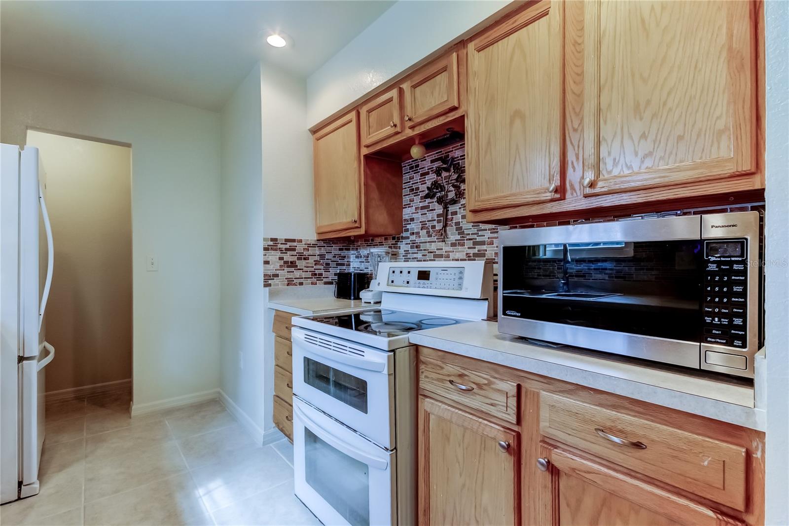 SHADY GROVE TWNHMS - Residential