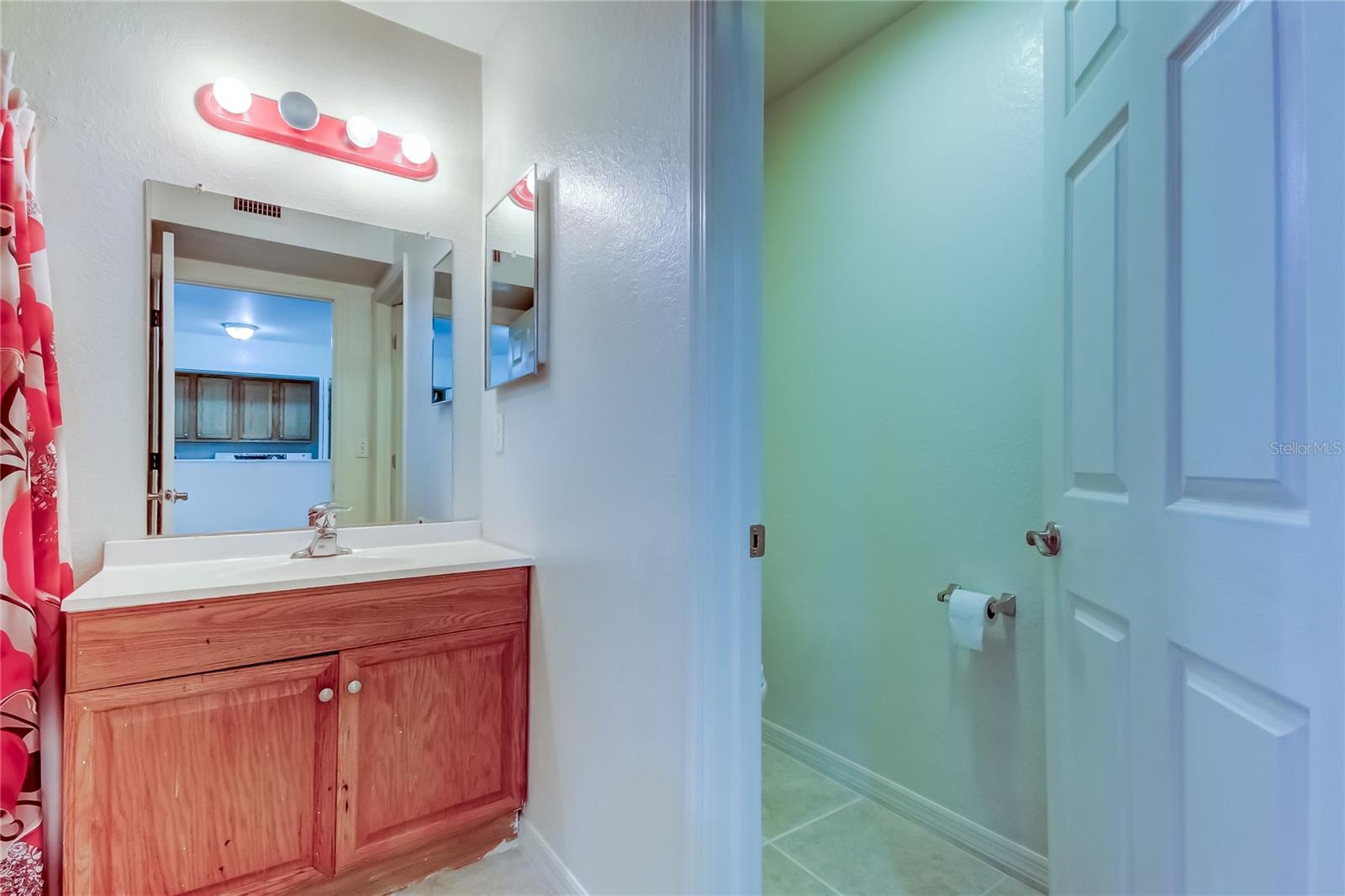 SHADY GROVE TWNHMS - Residential