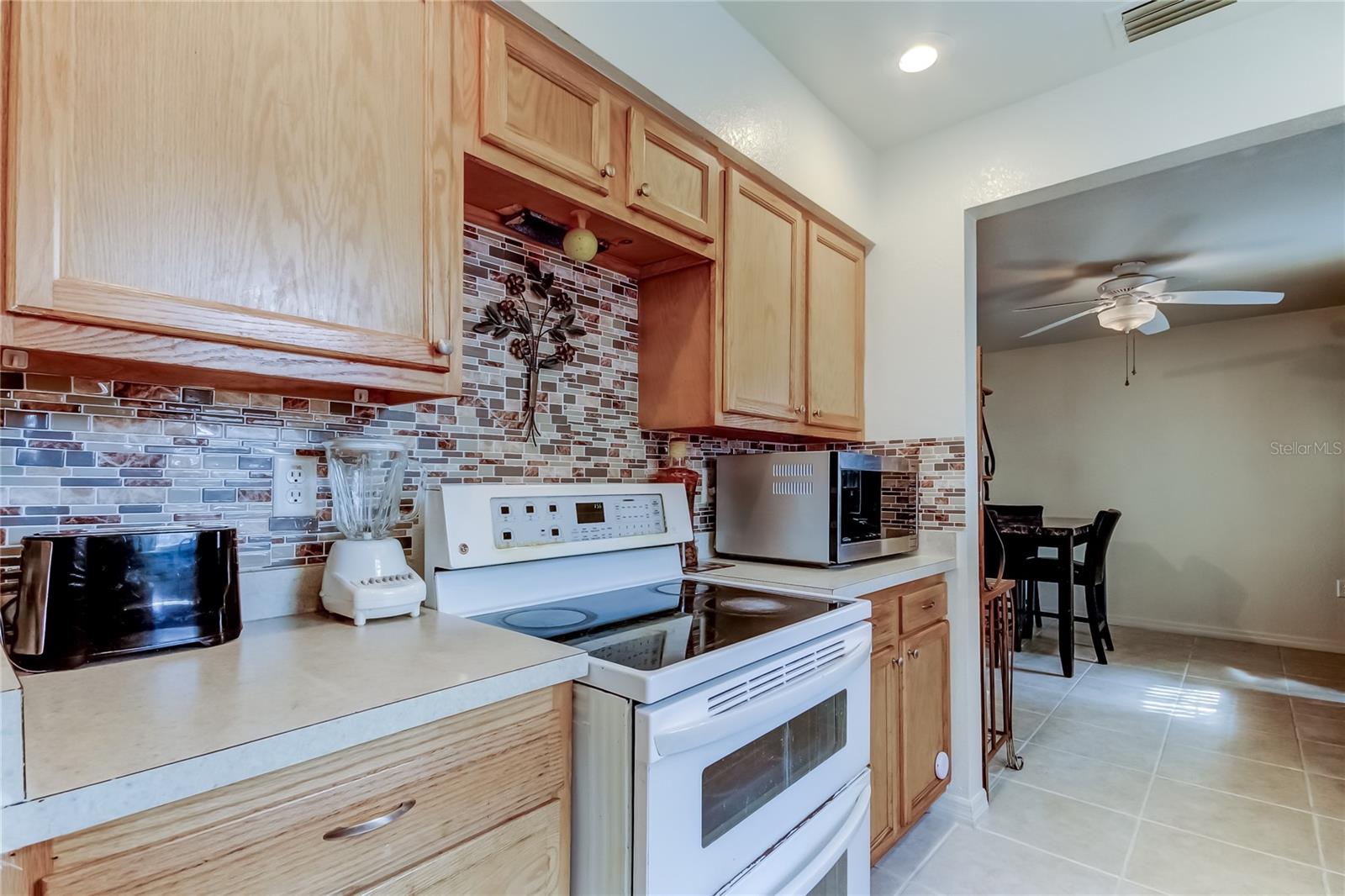 SHADY GROVE TWNHMS - Residential