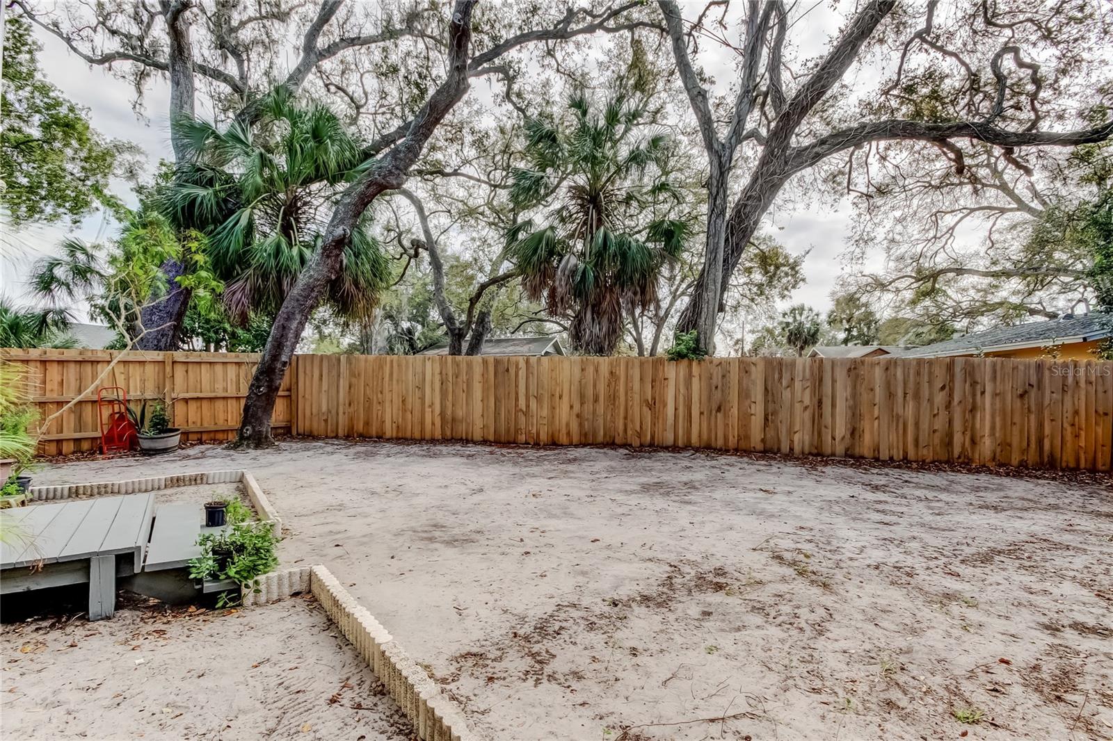 SHADY GROVE TWNHMS - Residential