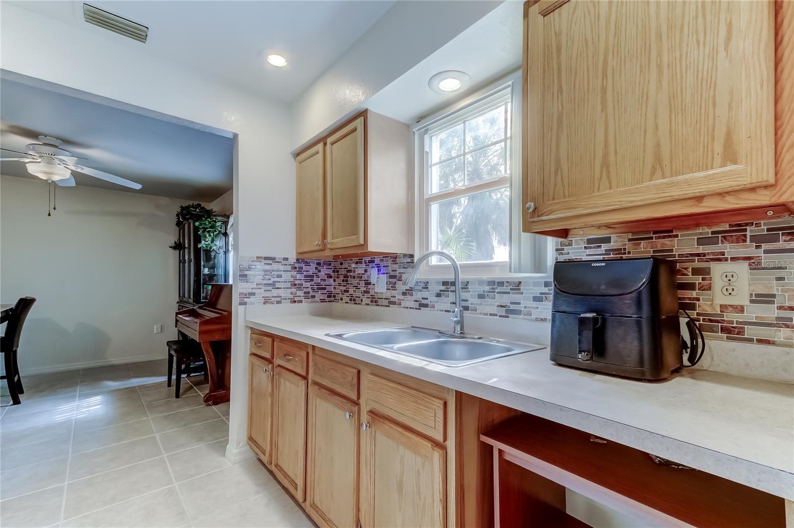 SHADY GROVE TWNHMS - Residential