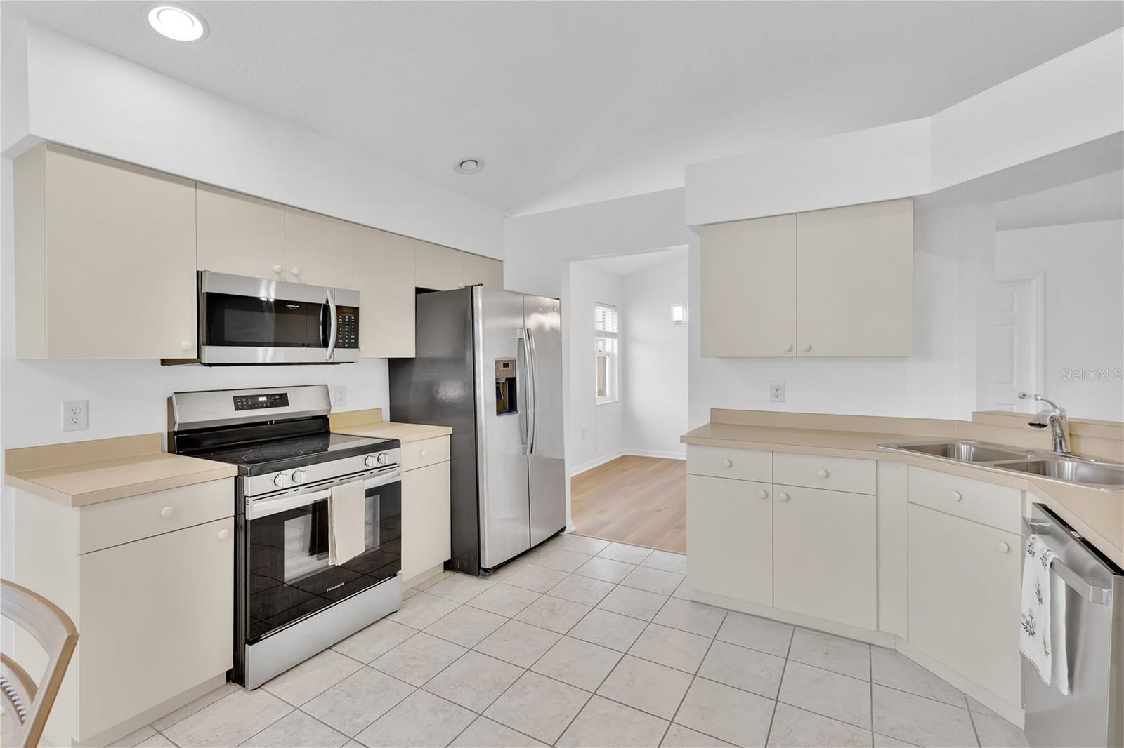 STONEY POINTE PH 01 - Residential