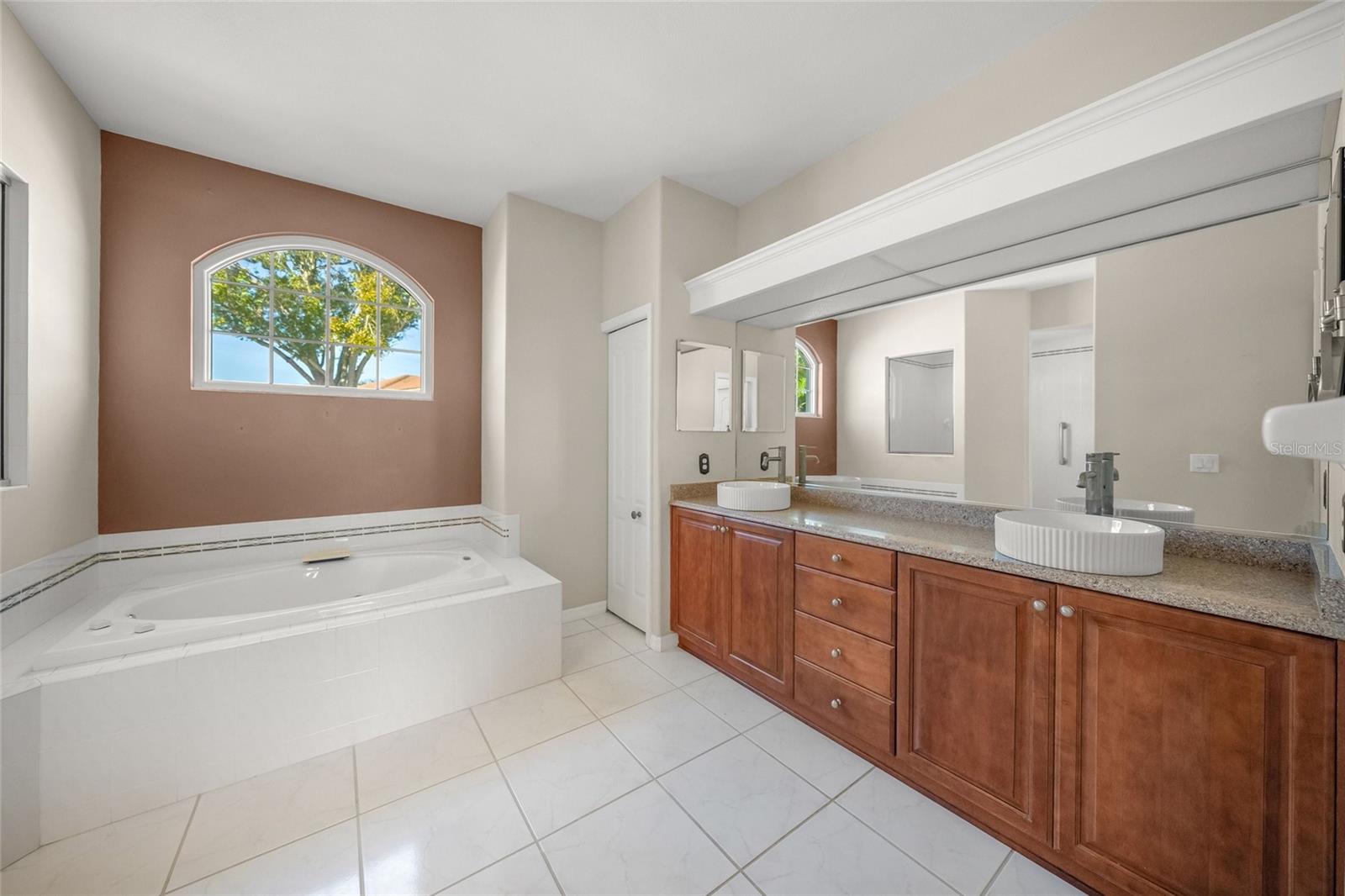 HUNTINGTON POINTE - Residential