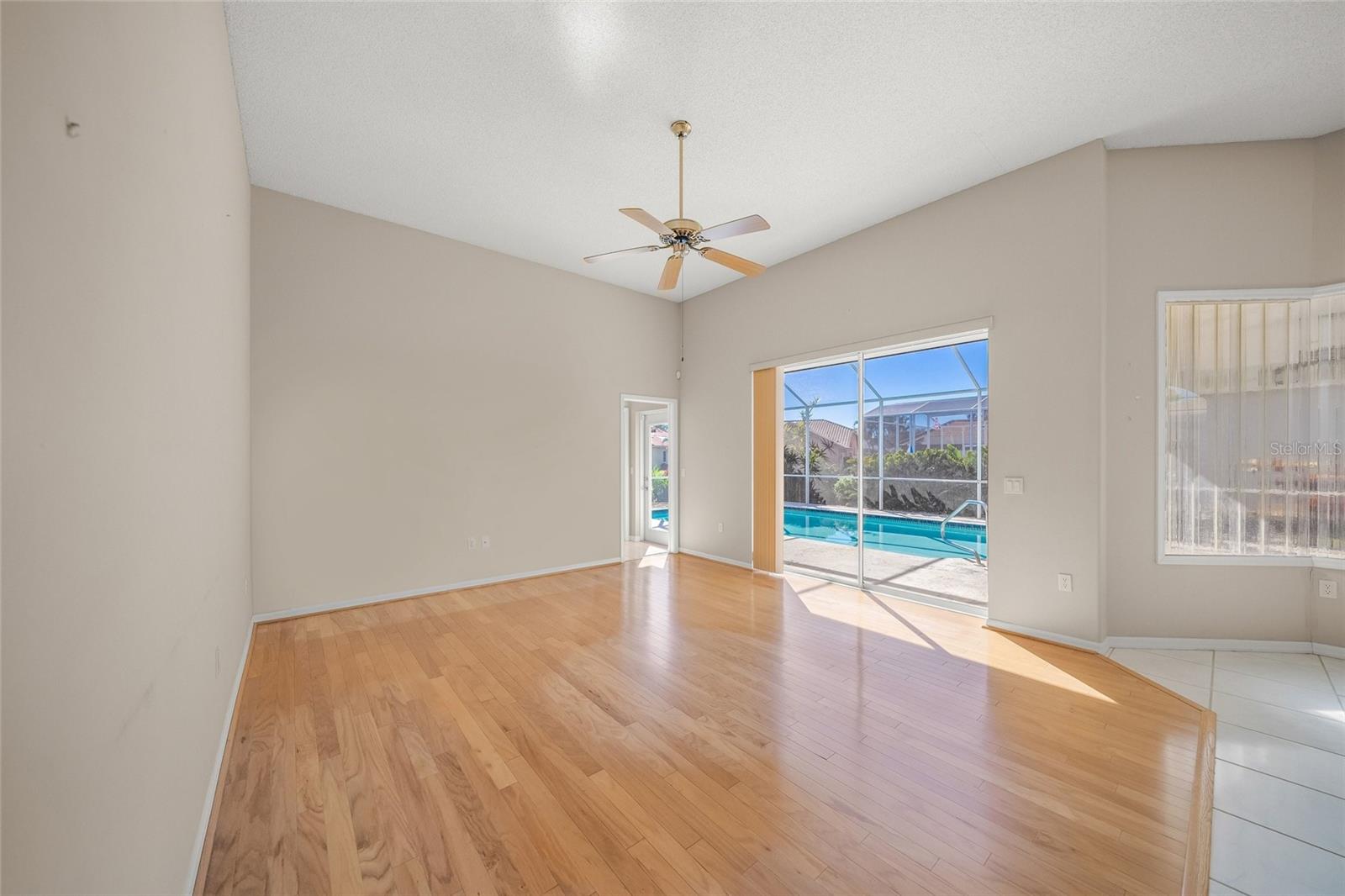 HUNTINGTON POINTE - Residential