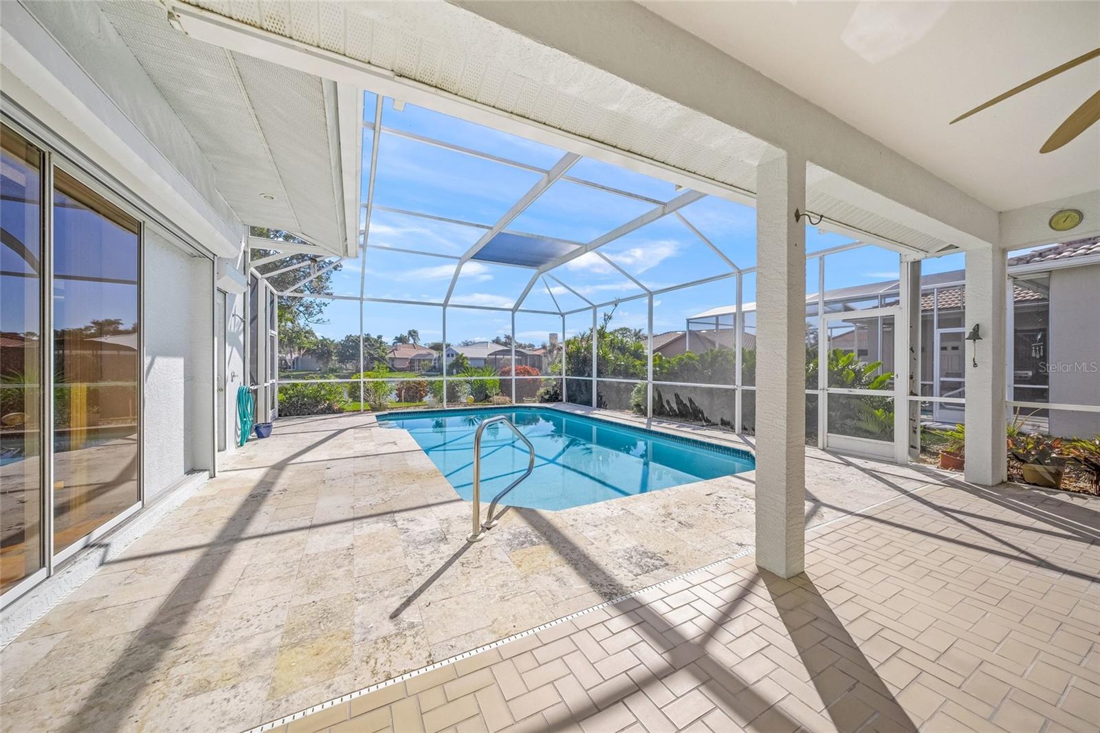 HUNTINGTON POINTE - Residential