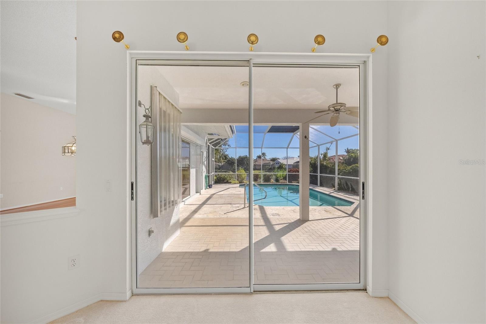 HUNTINGTON POINTE - Residential