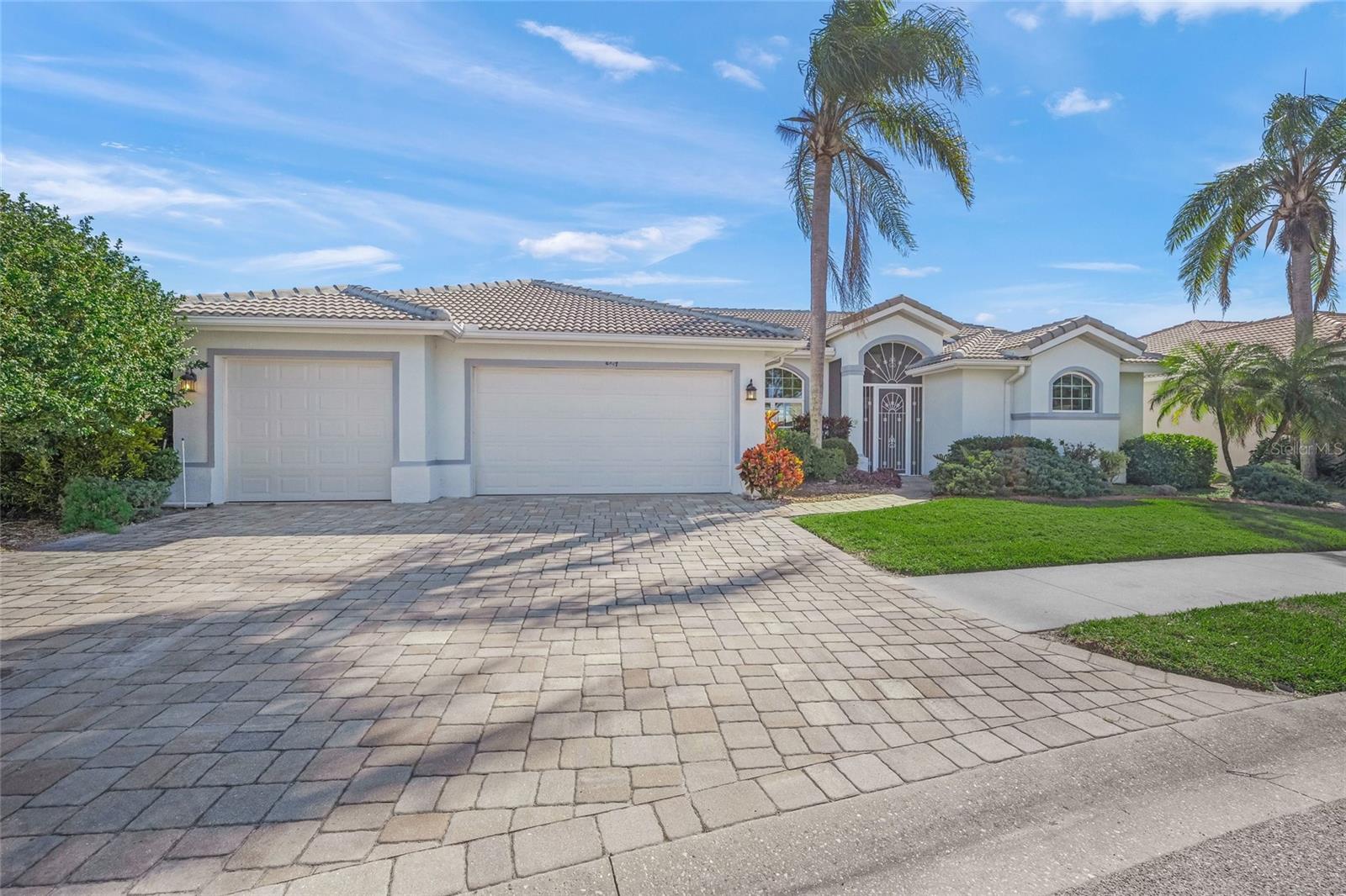 HUNTINGTON POINTE - Residential