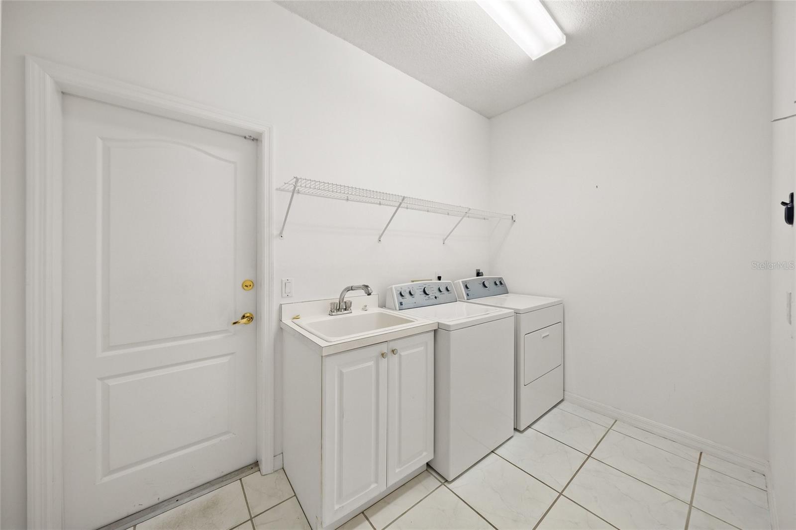 HUNTINGTON POINTE - Residential