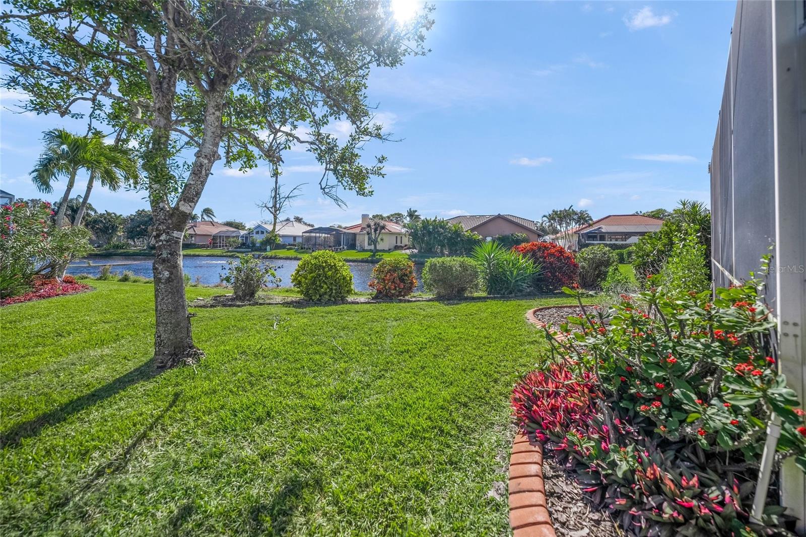 HUNTINGTON POINTE - Residential