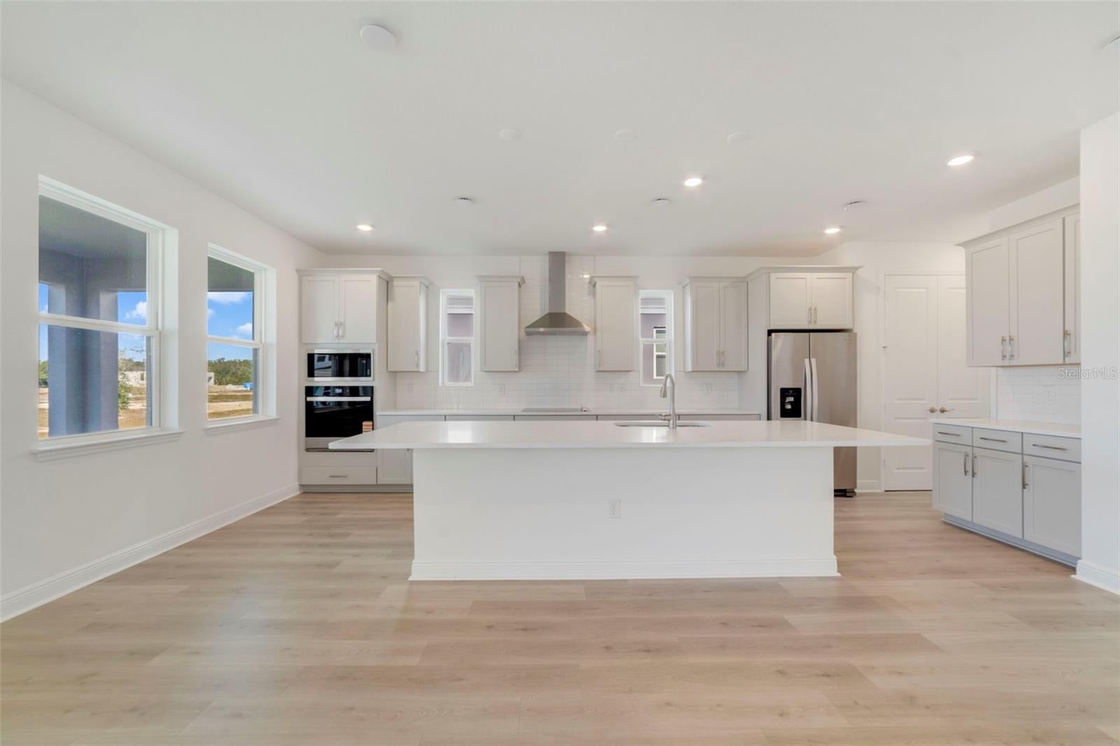 447 VENETO CIRCLE