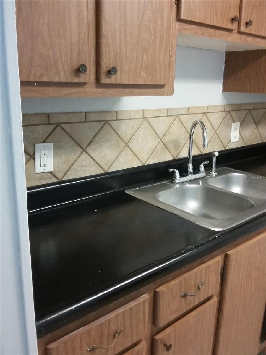 COUNTRY CLUB HEIGHTS 4TH ADD - Residential Lease