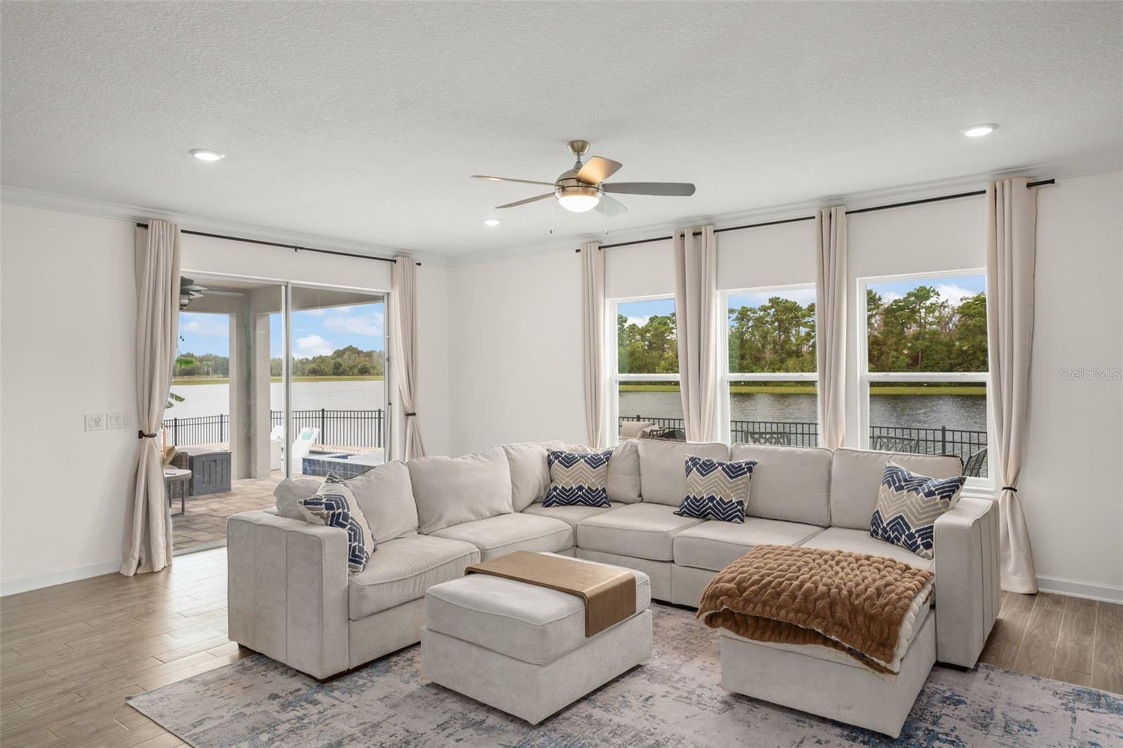 STOREY PK-PH 5 - Residential