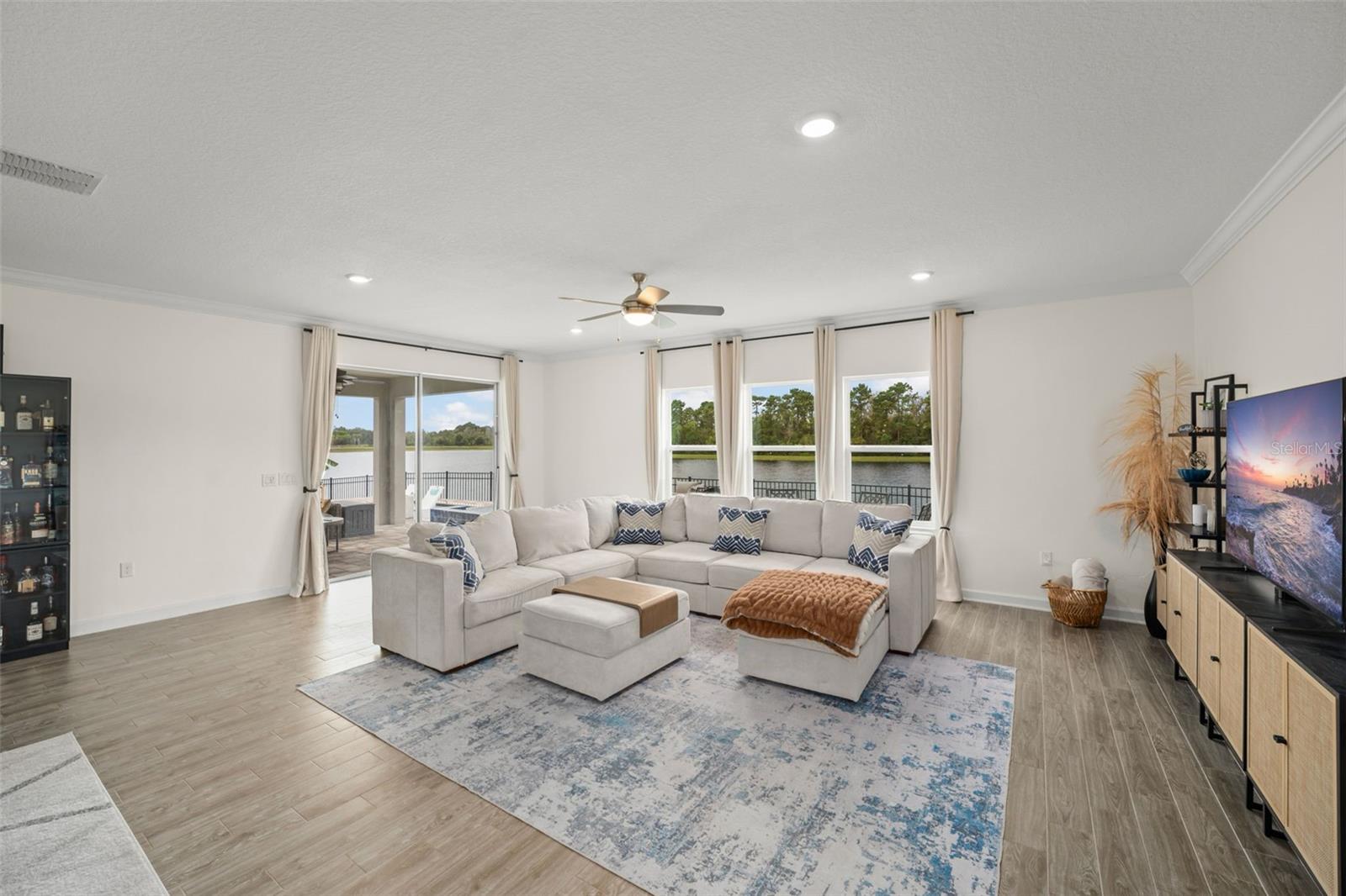 STOREY PK-PH 5 - Residential
