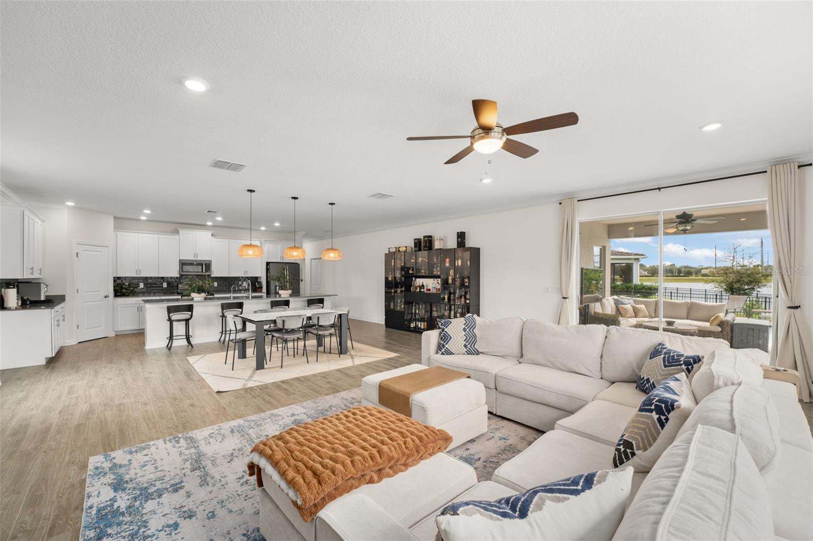 STOREY PK-PH 5 - Residential