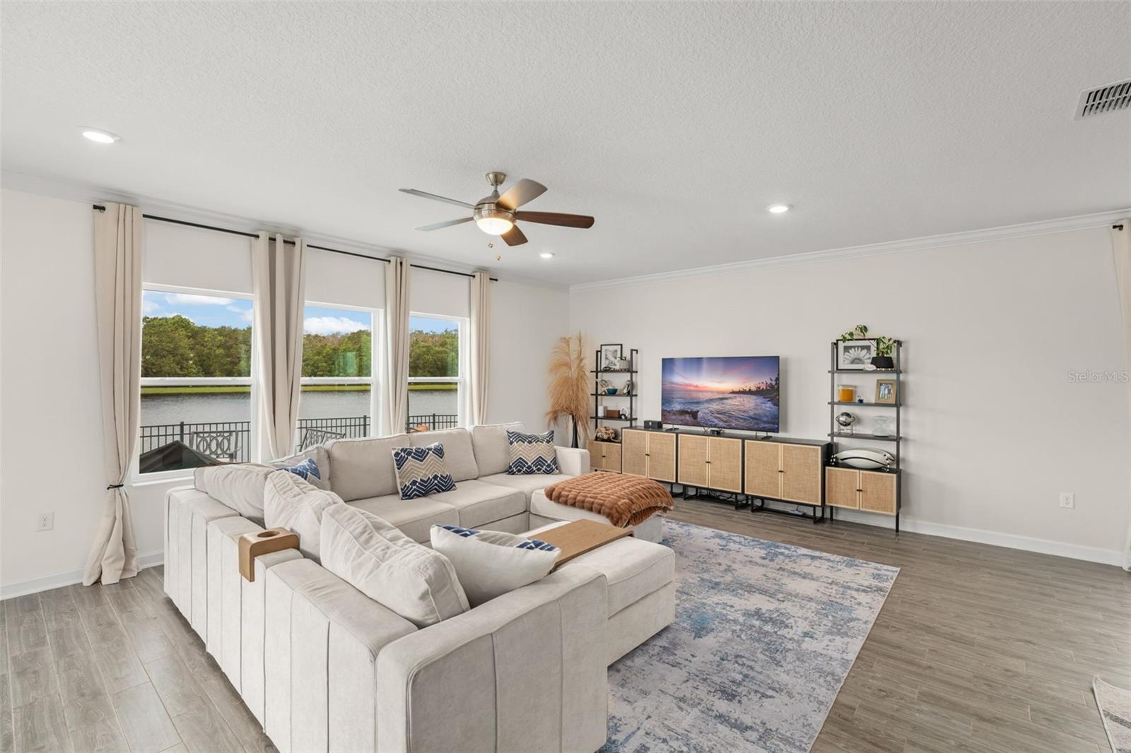 STOREY PK-PH 5 - Residential