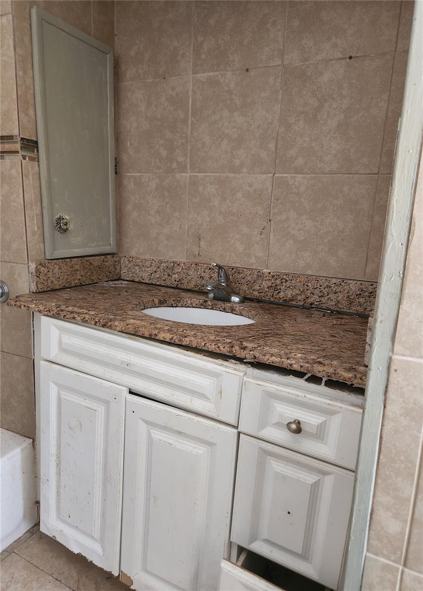 EL JOBEAN WARD 01 - Residential