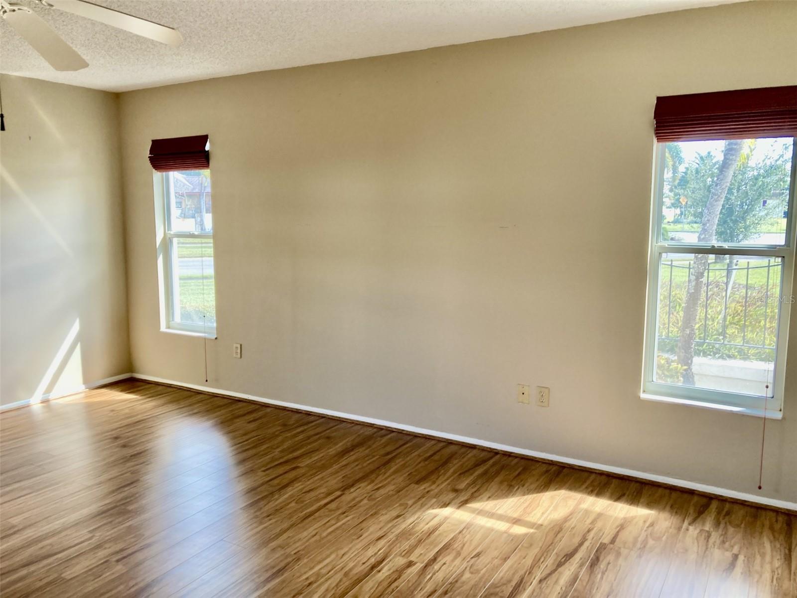 VILLAGE GREEN OF BRADENTON SEC 8 - Residential