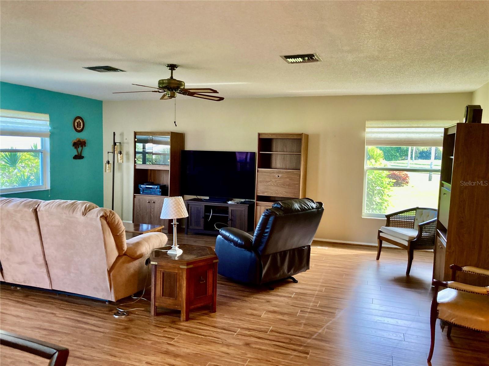 VILLAGE GREEN OF BRADENTON SEC 8 - Residential