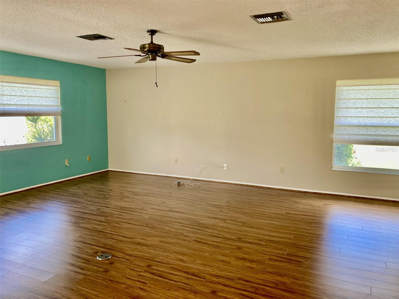 VILLAGE GREEN OF BRADENTON SEC 8 - Residential