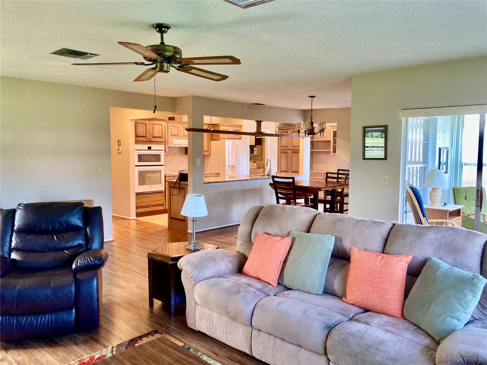 VILLAGE GREEN OF BRADENTON SEC 8 - Residential