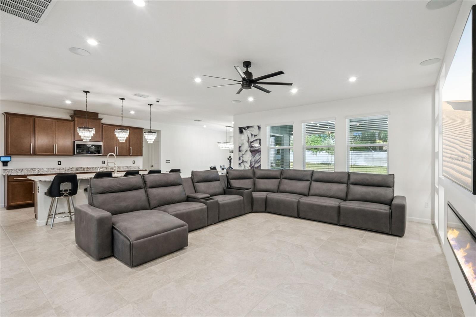 ADDISON LANDING - Residential