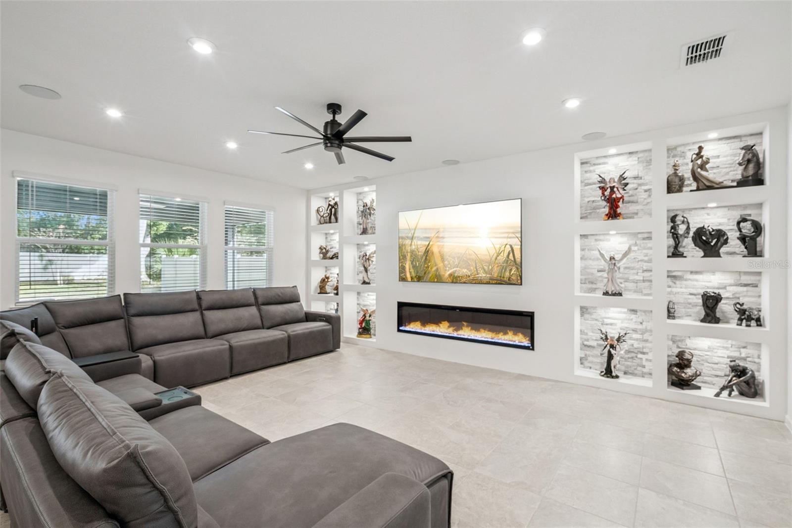 ADDISON LANDING - Residential