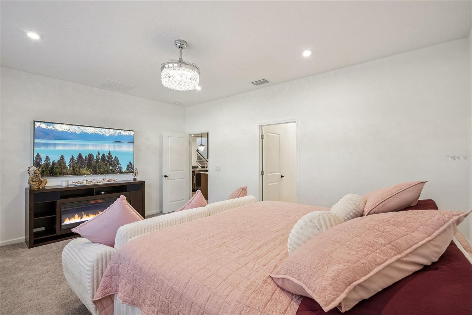 ADDISON LANDING - Residential