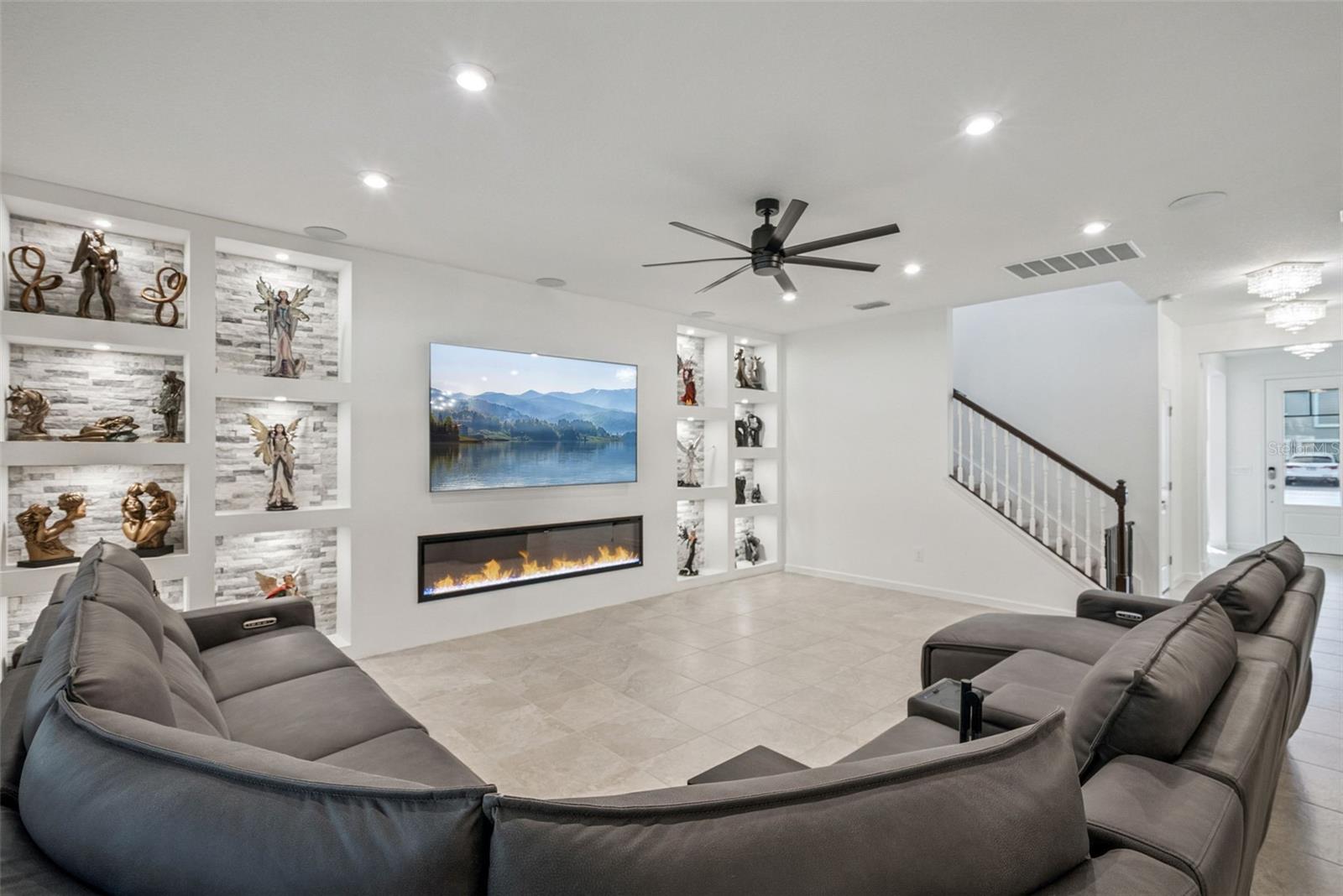 ADDISON LANDING - Residential