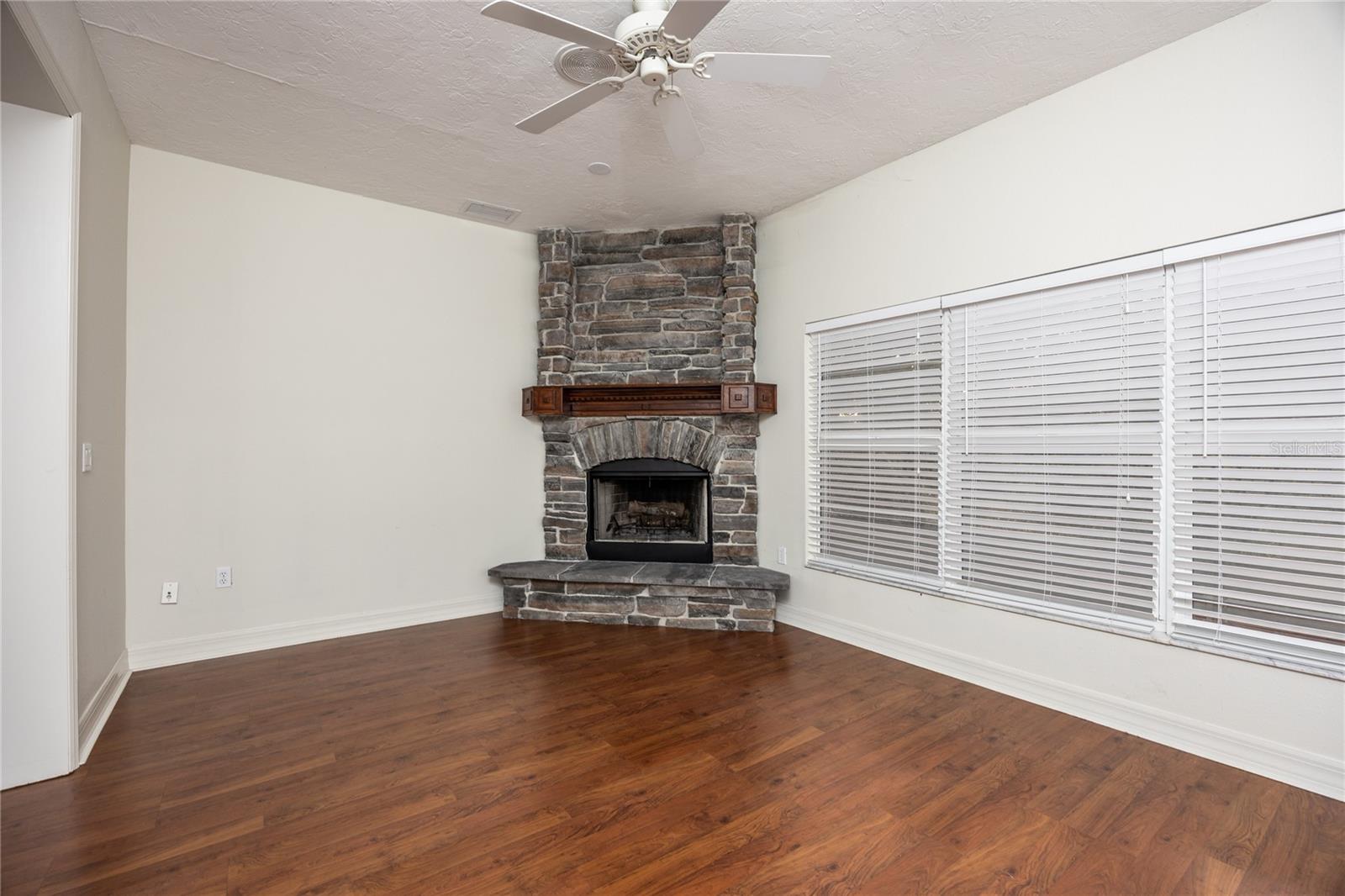 BAY OAKS ESTATES - Residential