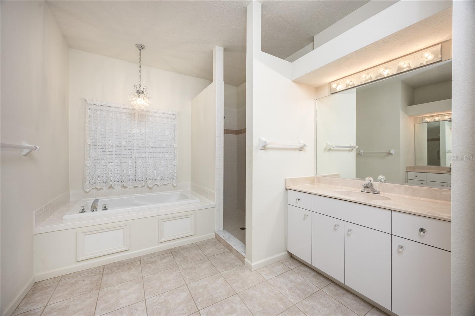 BAY OAKS ESTATES - Residential