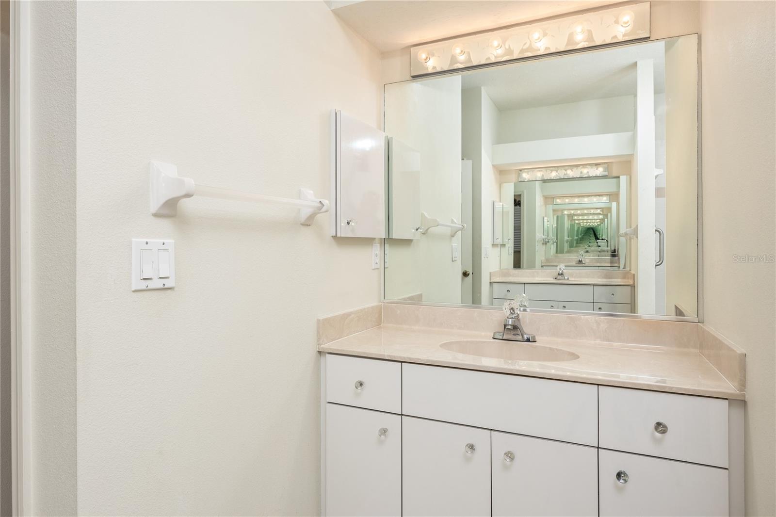 BAY OAKS ESTATES - Residential