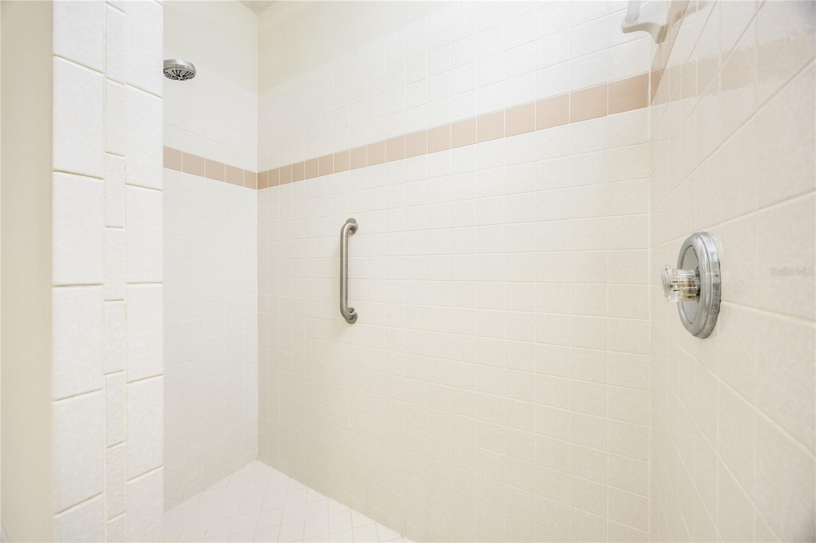 BAY OAKS ESTATES - Residential