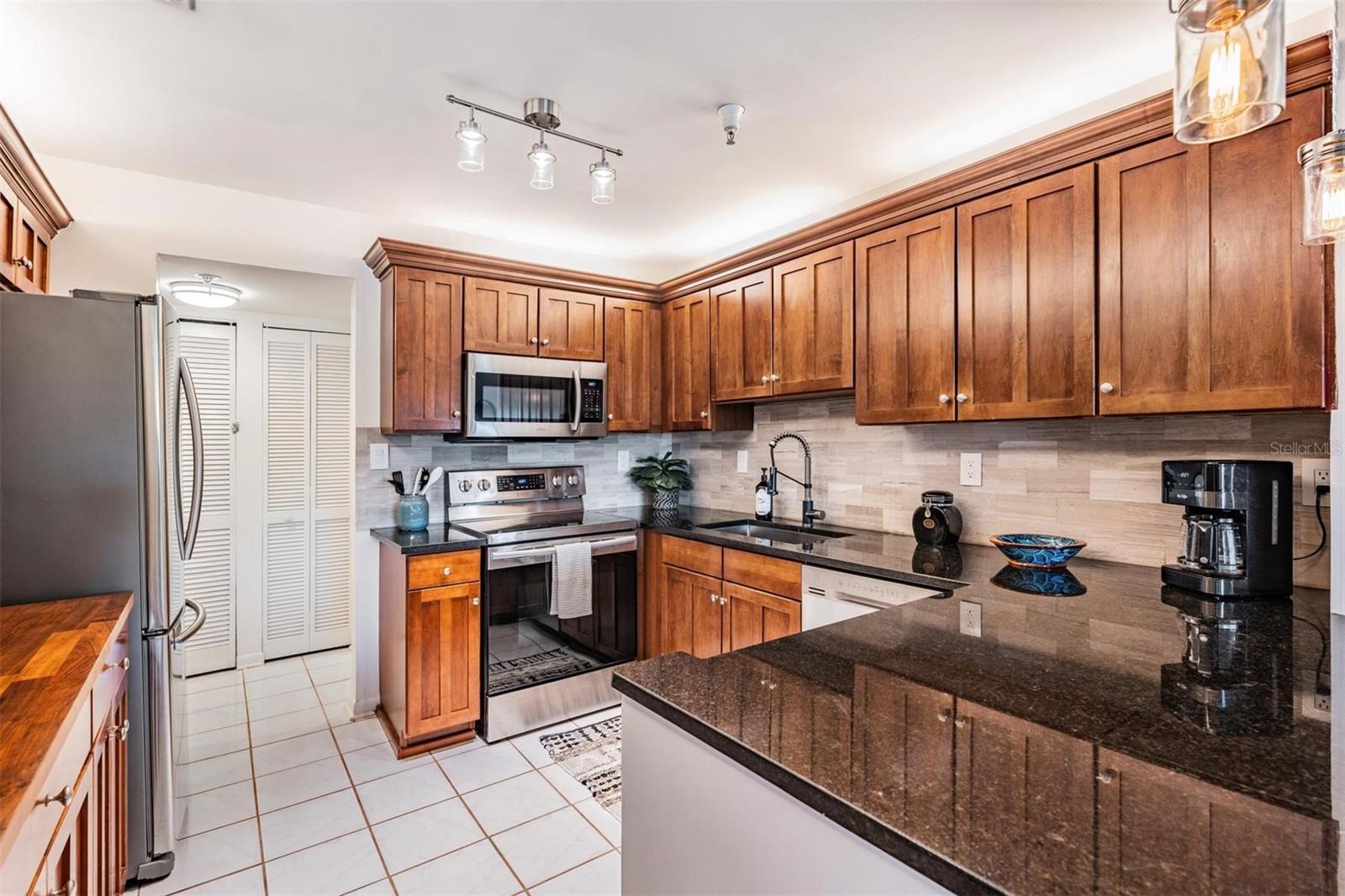 DOCKSIDE A CONDO - Residential