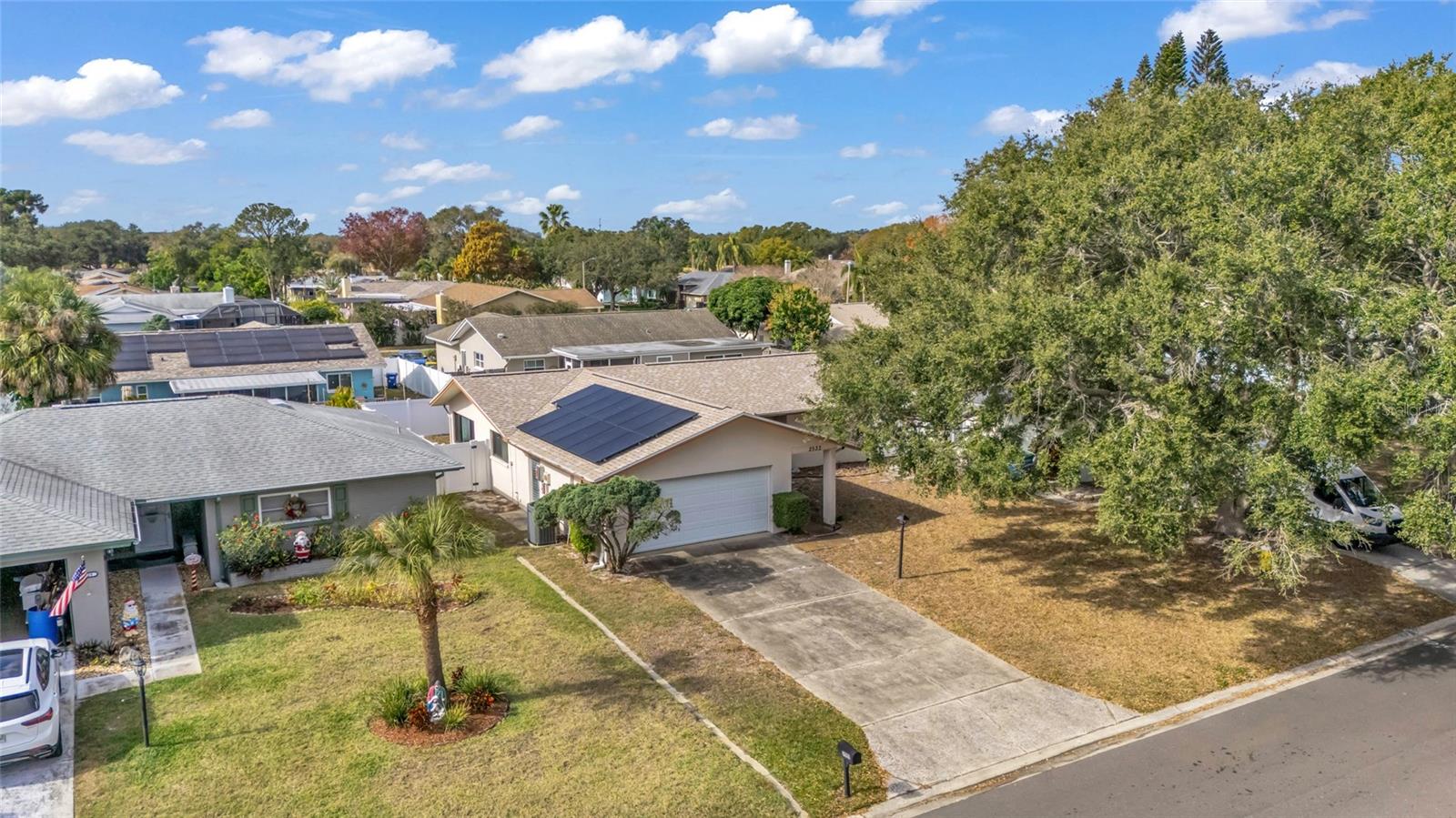 2533 BRAMBLEWOOD DRIVE W