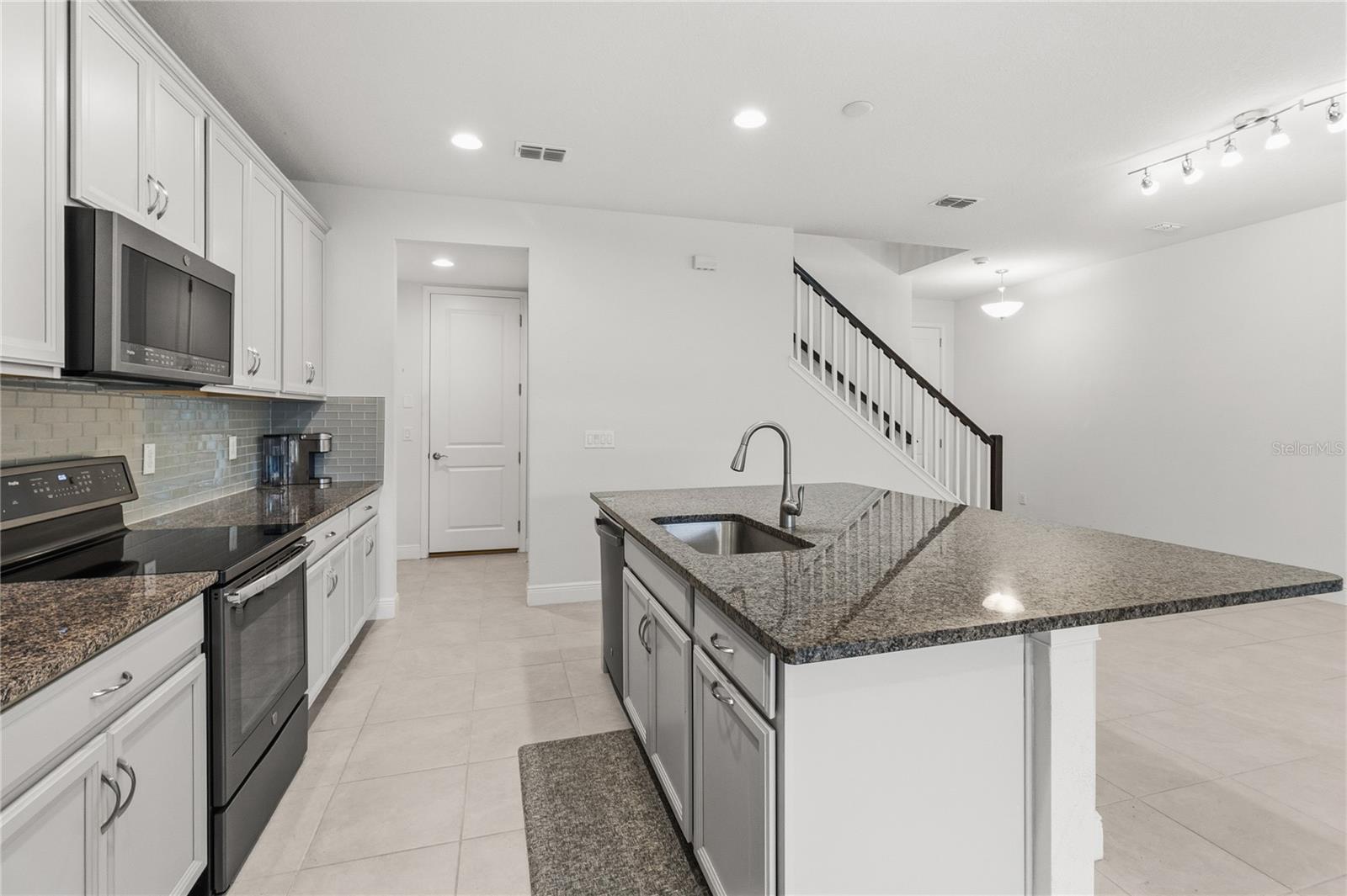 BAYSIDE TERRACE - Residential