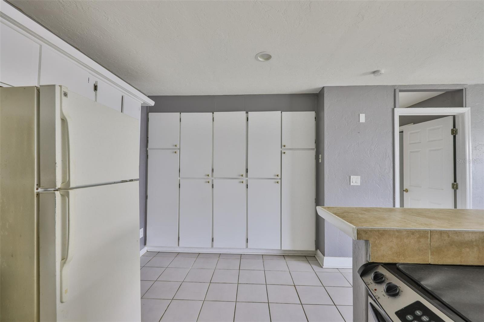 BAY CREST CONDO PH I - Residential Lease
