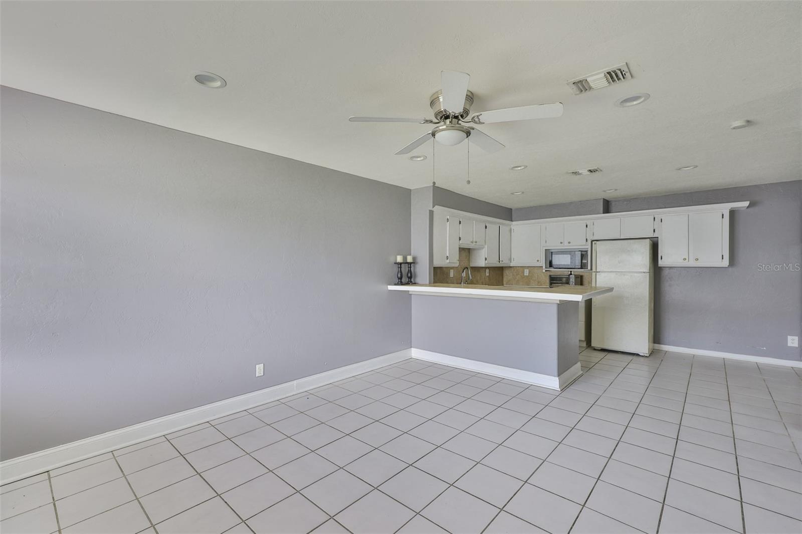 BAY CREST CONDO PH I - Residential Lease