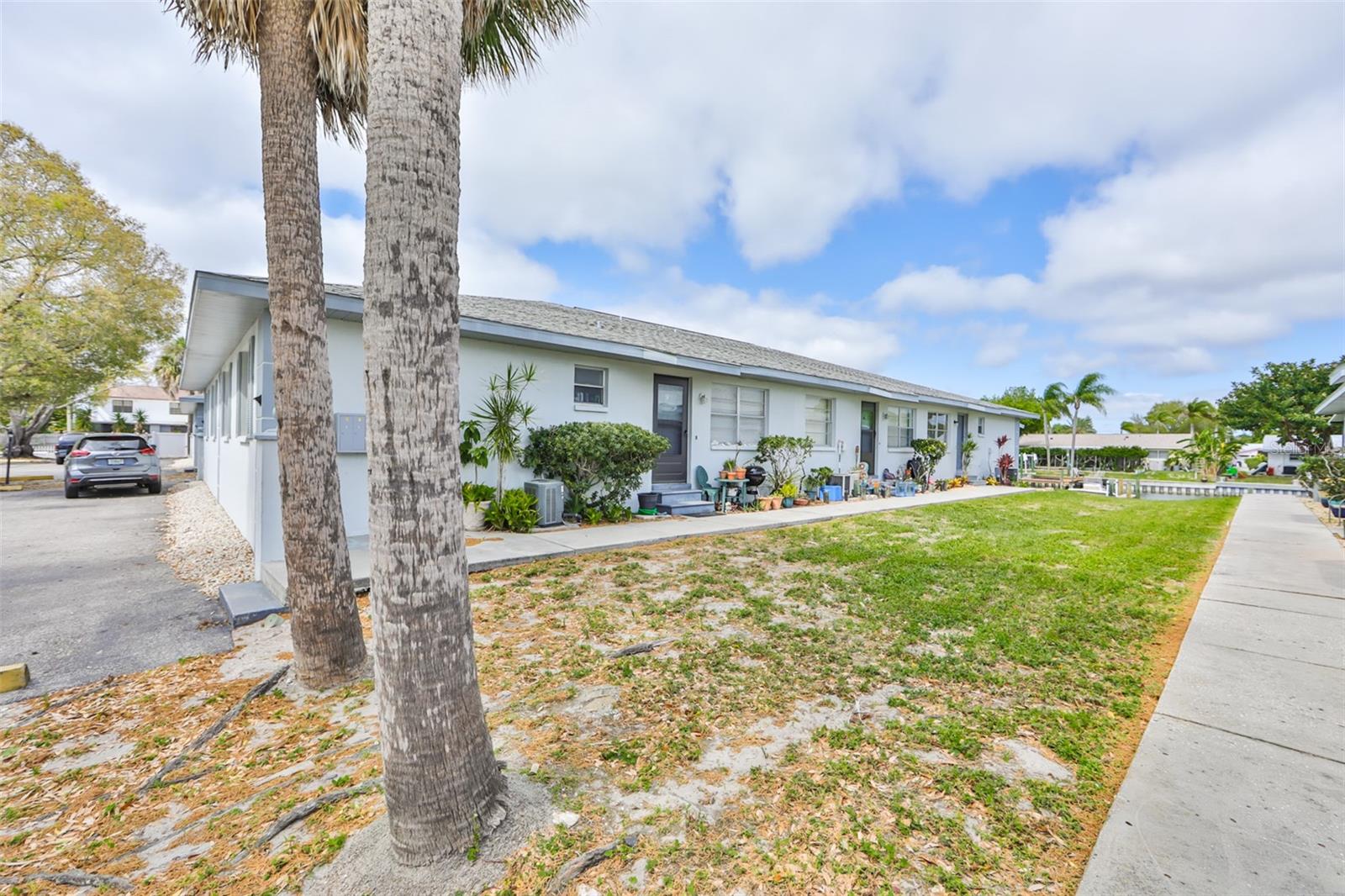 Deep waterfront, watch fish jump, dolphins play. Great for fishing. Hwy close Hwy 41 and 75. Restaurants when in walking distance. Finn's on the water with music and good food. Docking boats. Next door Circles. Food and entertainment. Approximately, 3 miles to Manatee viewing center. Boating storge down the street also, make this your next place to live. Bedrooms have sliding glass doors to see out side. Kitchen dinning living room combo.