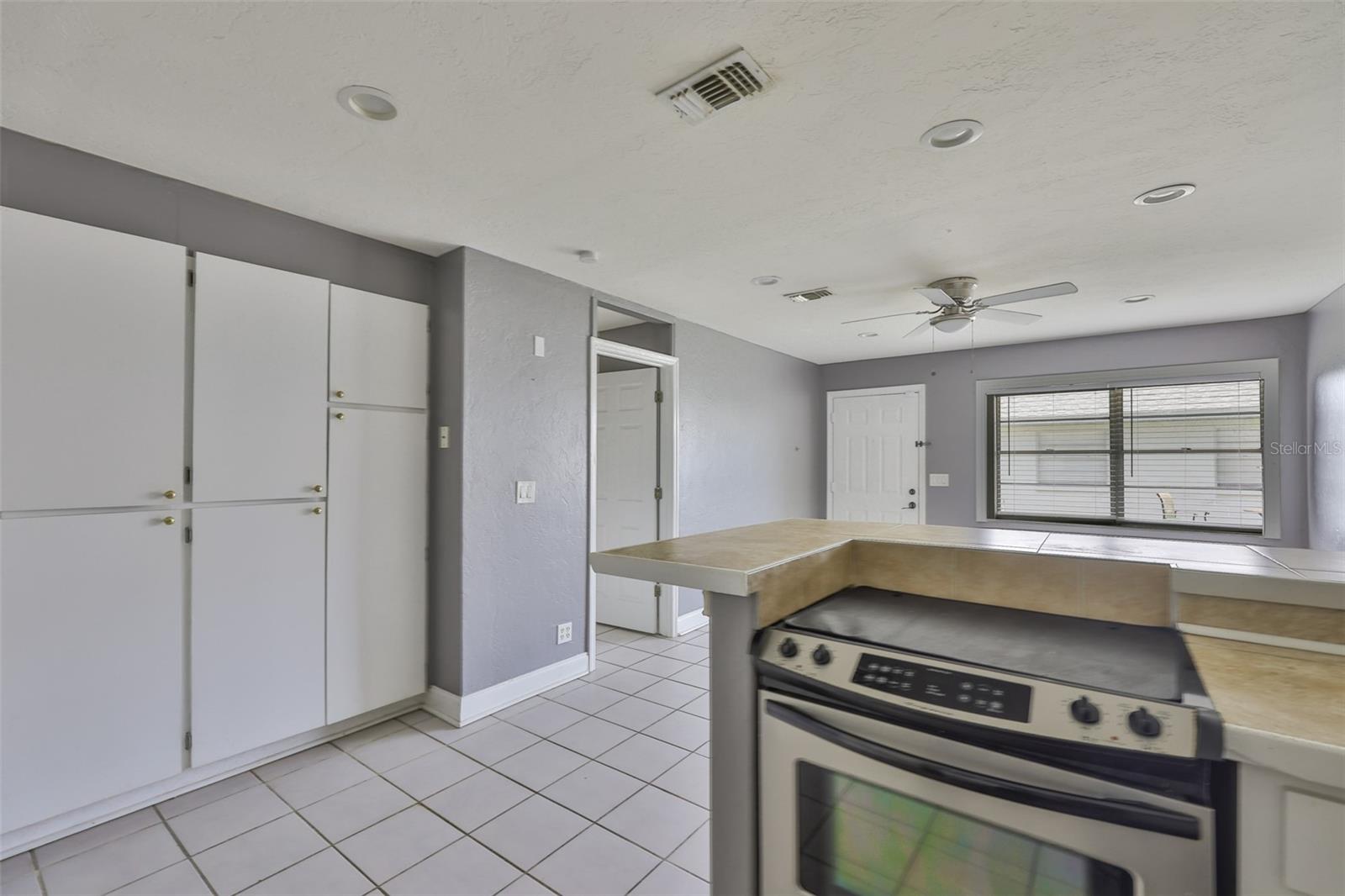 BAY CREST CONDO PH I - Residential Lease