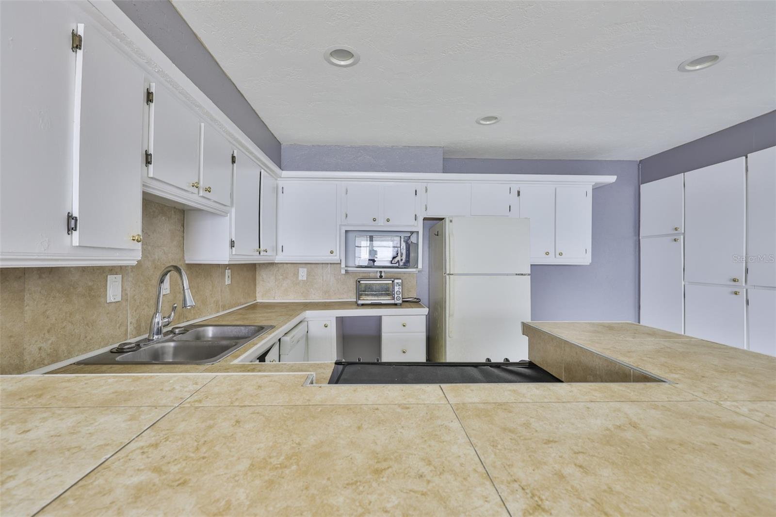 BAY CREST CONDO PH I - Residential Lease