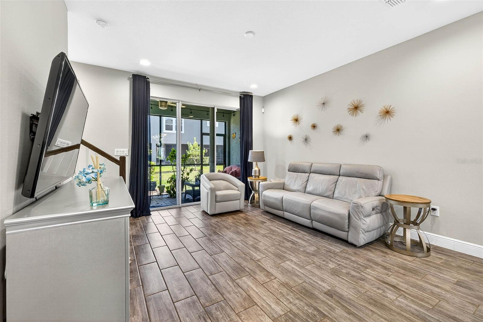 BAYSIDE TERRACE - Residential