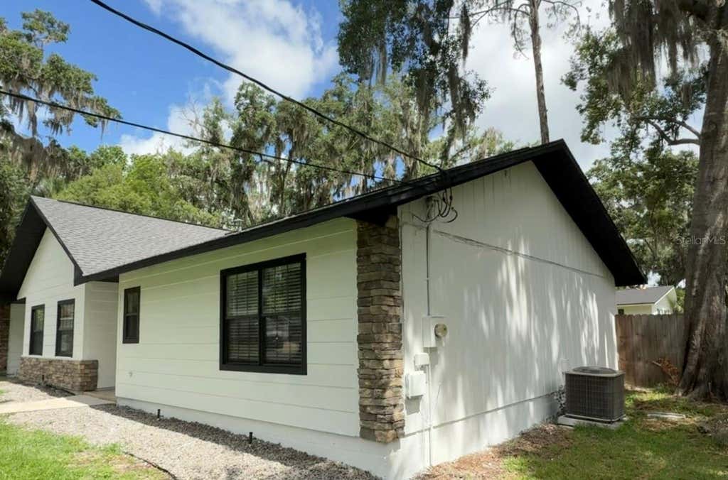 Photo of 645 SE 21st Place, Ocala, FL 34471 (MLS # OM725860)