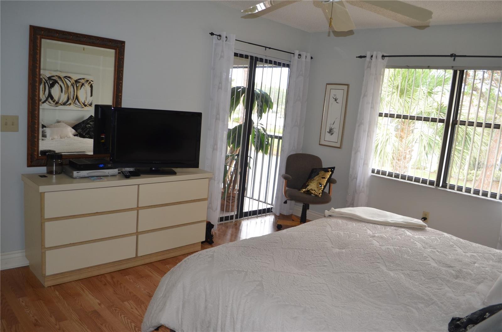 SHOREWALK BATH & TENNIS CLUB 27 - Residential