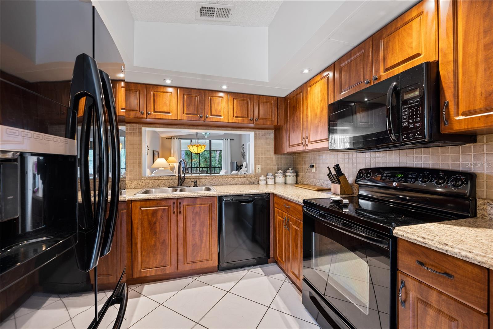 SHOREWALK BATH & TENNIS CLUB 27 - Residential