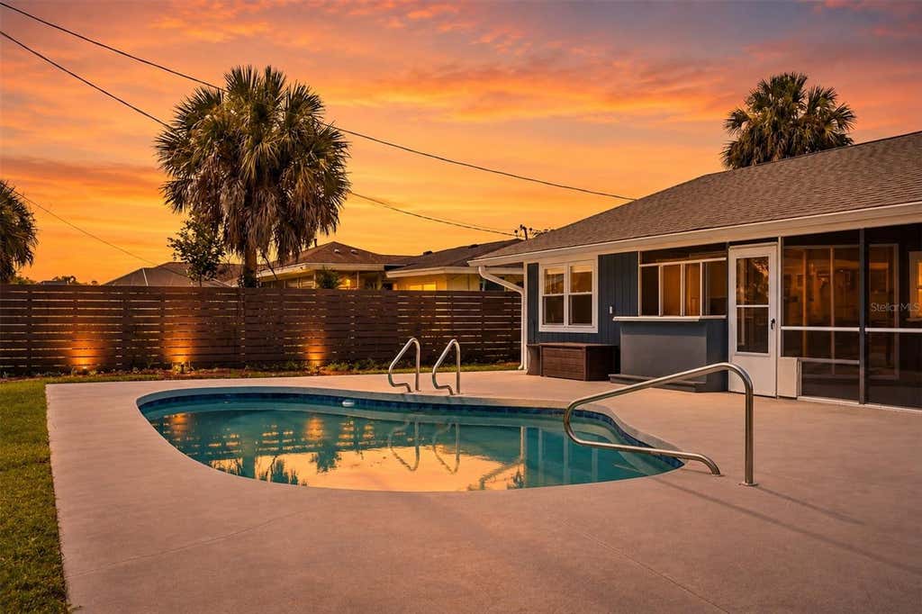 Photo of 286 Mount Vernon Drive, Venice, FL 34293 (MLS # D6148509)