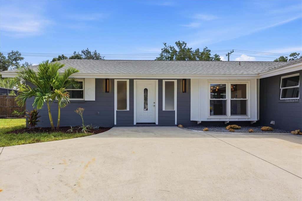 Photo of 286 Mount Vernon Drive, Venice, FL 34293 (MLS # D6148509)
