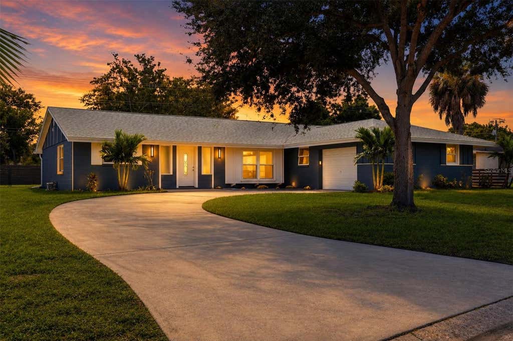 Photo of 286 Mount Vernon Drive, Venice, FL 34293 (MLS # D6148509)